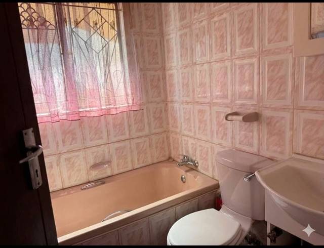 2 BEDROOM HOUSE FOR SALE IN GEELHOUTPARK